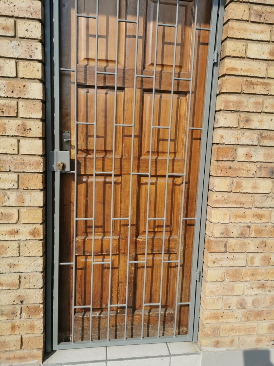 To Let 1 Bedroom Property for Rent in Die Bult North West